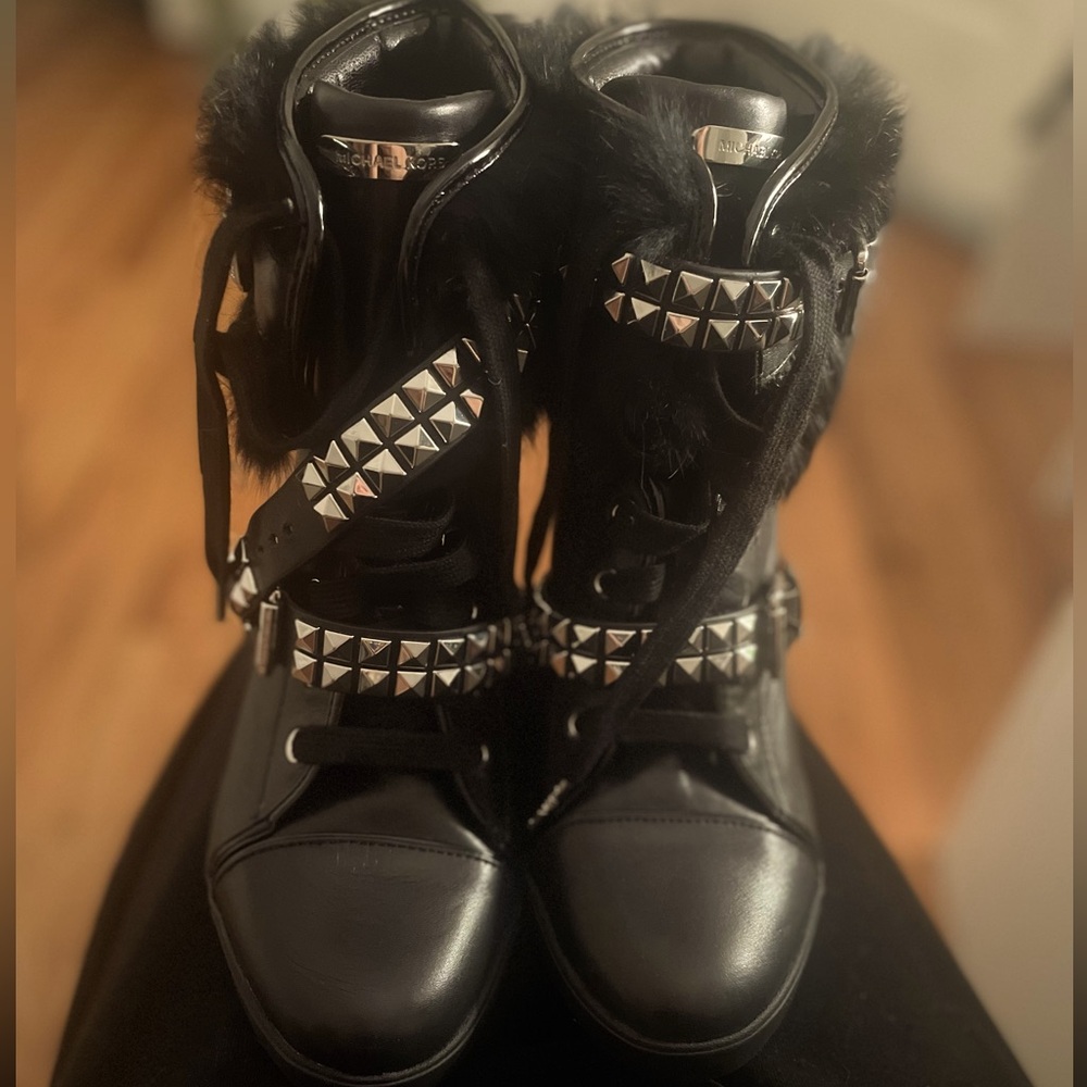 Micheal Kors black leather fur boots (Size 10)